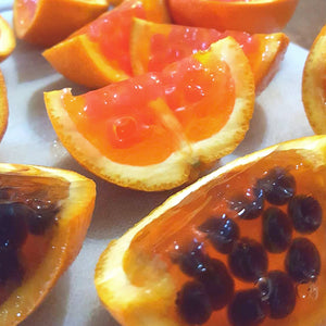 JELL-O aux fruits et aux bulles fusion dans une orange